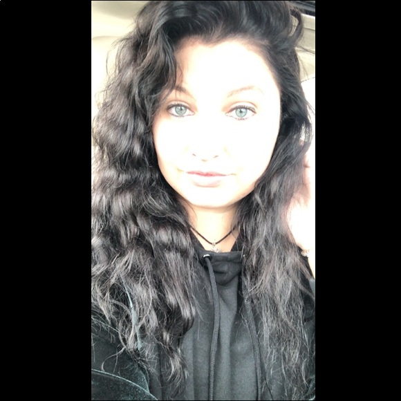 Meet your Posher, Britney - Picture 1 of 1